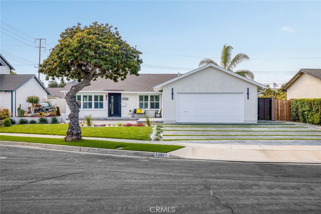 Huntington Beach, CA 92647 | 3 beds| 2 baths| $1,349,000